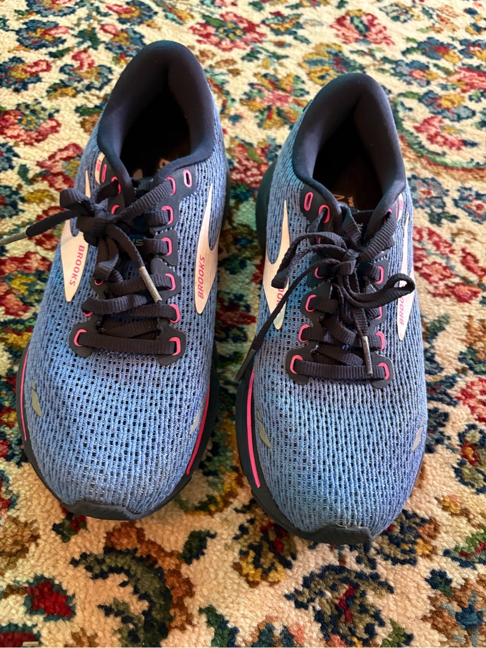Brooks Ghost 15 Women's Blue Running Shoes with Pink Accents Size 6.5